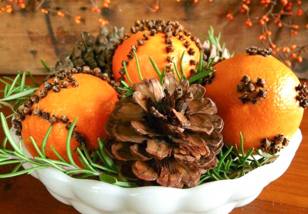 Orange Pomanders: Orange and clove pomanders arranged as a holiday centerpiece.